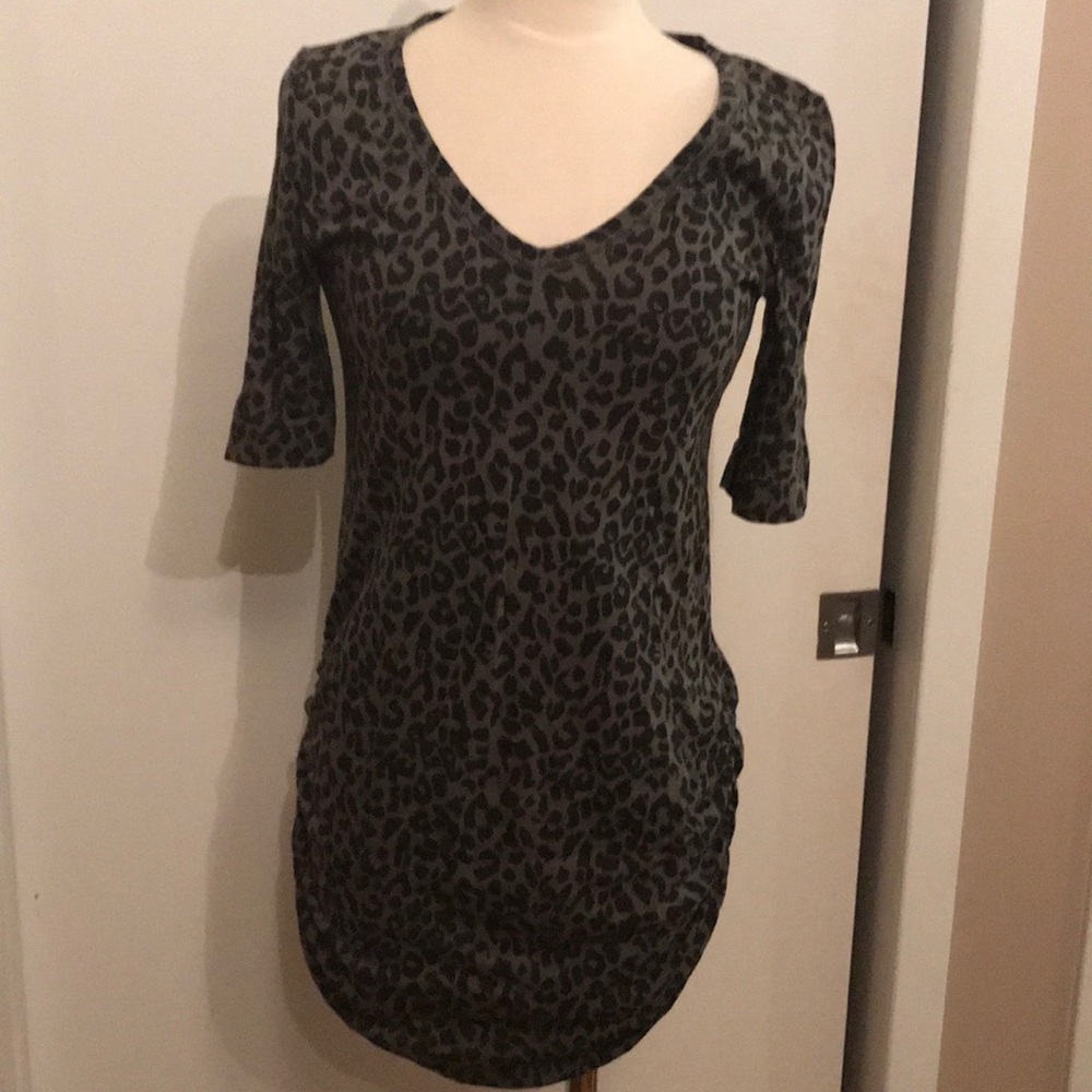 Black / gray leopard tunic